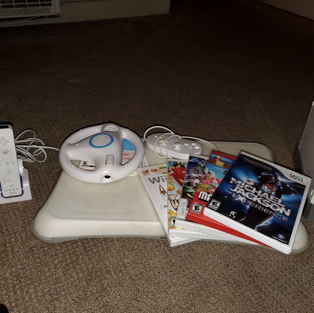 Wii - Picture 2 of 4